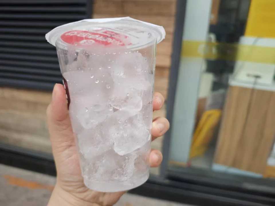 創新自動化冰杯生產線——飲品行業的革命性變革，開啟智能生產新時代